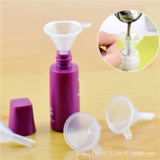 Mini embudo de plástico de boca pequeña, embudos de aceite líquido, suministros de laboratorio, herramientas, suministros experimentales escolares