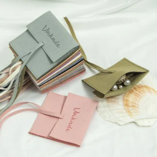 Minibolsa de ante de microfibra para joyería, embalaje personalizado con logotipo personalizado, elegante, para pendientes, collar, broche, bolsa de joyería, 50 piezas