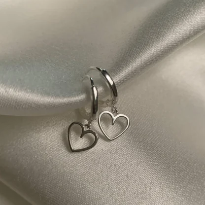 Hebilla de oreja de corazón Irregular simple para mujeres y niñas, pendientes encantadores exquisitos, pendientes de banquete, regalo de joyería, moda, 1 par