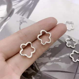 Colgante de pentagrama hueco, colgante de aleación de Metal hecho a mano, suministros para fabricación de joyas, 70 piezas, Color plateado, 15x15mm