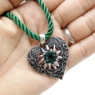 Edelweiss-collar con colgante en forma de corazón para mujer, Gargantilla con grabado en forma de corazón, colgante Vintage Multicolor, joyería de fiesta, venta al por mayor