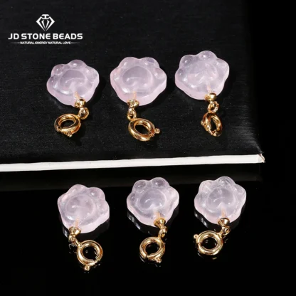 Colgante de hebilla de cobre con forma de pata de gato tallado de cuarzo rosa Natural, lindo encanto de dibujos animados para la fabricación de joyas Diy, collar y pulsera, 1 Pc