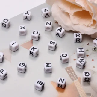 Cuentas cuadradas de 26 letras con agujero grande para manualidades, Material para abalorios, collares, pulseras, colgantes, blanco y negro, 6mm, 50 piezas/100 unids/lote por bolsa