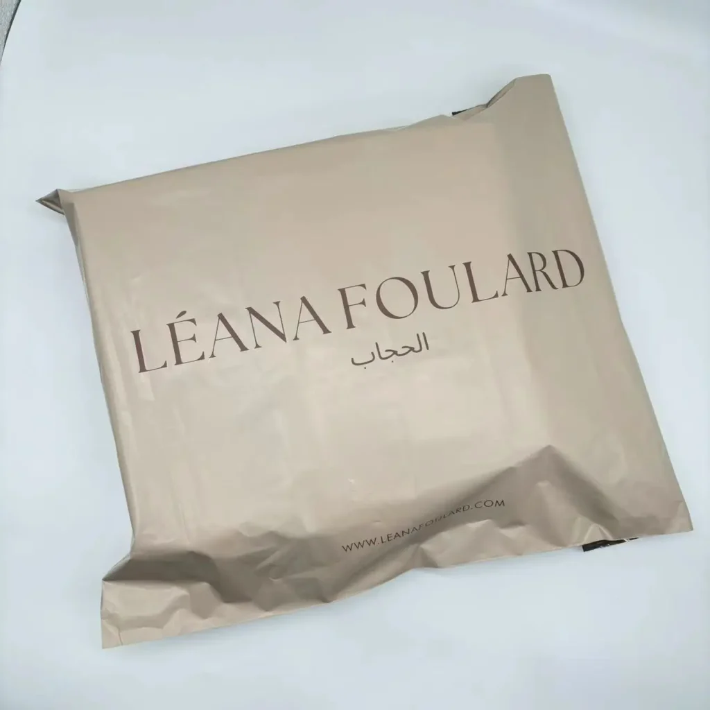 Bolsas postales personalizadas de alta calidad, 100 piezas, con logotipo negro mate, envío de ropa, paquete de correo de polietileno