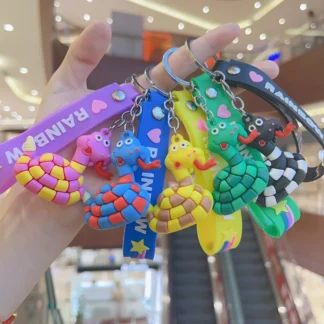 LLavero con colgante de serpiente a la moda, bonito llavero con colgante de la suerte del año del serpiente del zodiaco de dibujos animados, accesorios de decoración colgantes para mochila, regalos