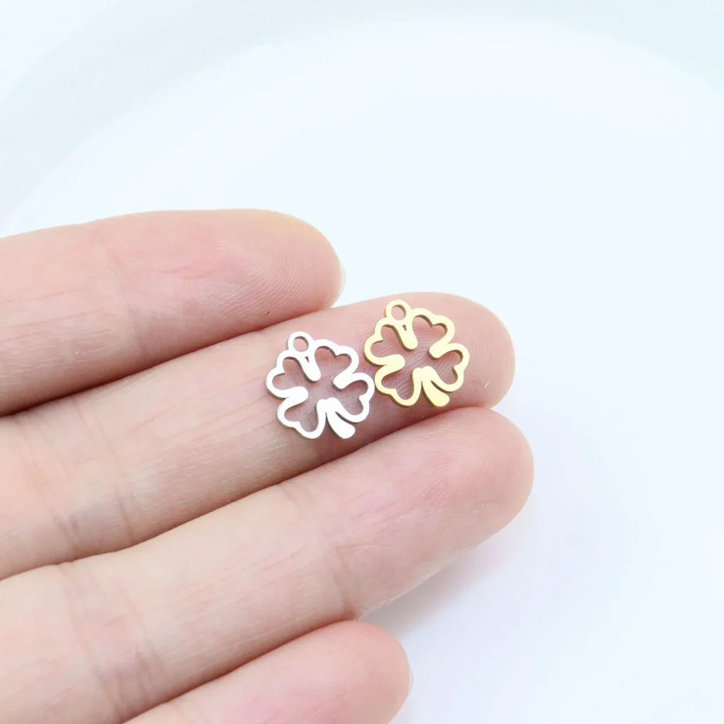 Colgante de trébol de hoja pulida brillante de acero inoxidable, 10 piezas, joyería artesanal, placa de vacío, impermeable, antialérgico