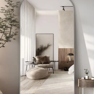 Espejo arqueado de longitud completa, espejo de piso independiente de 71 "x 28" con marco de metal tallado y arte inferior tallado, espejo de cuerpo completo para H