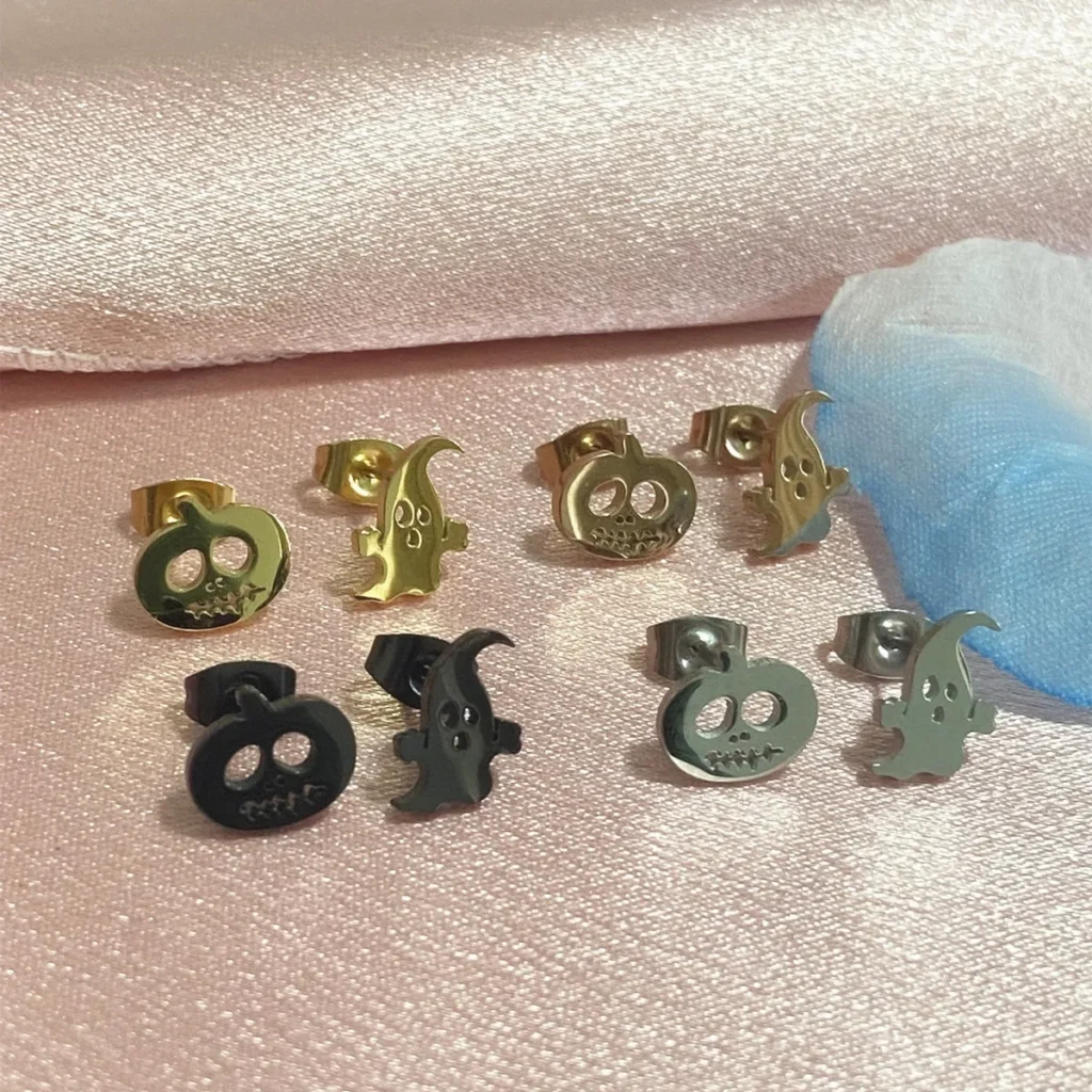 Pendientes minimalistas asimétricos de fantasma de calabaza para mujer, Piercing de Tragus de acero inoxidable de alta calidad, joyería divertida, regalos de Halloween