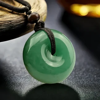 Colgante de Jade Natural para hombre y mujer, colgante Circular de color verde, joyería de Esmeralda tallada a mano, amuleto de la suerte