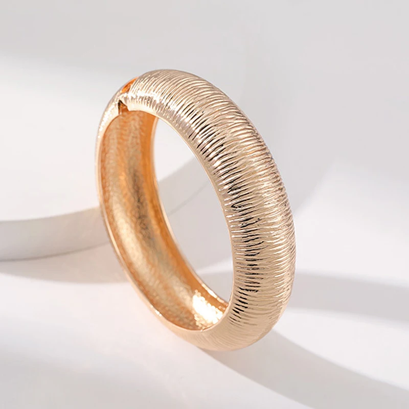 Brazaletes bohemios de Metal Vintage para niñas, brazaletes de declaración gótica, brazalete de aleación de Color dorado, joyería de moda, accesorios para damas, nuevo