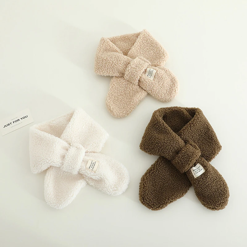 Bufanda de lana de cordero de invierno para bebé, pañuelo de felpa cálido de Color sólido, bufandas cruzadas coreanas bonitas para niños y niñas