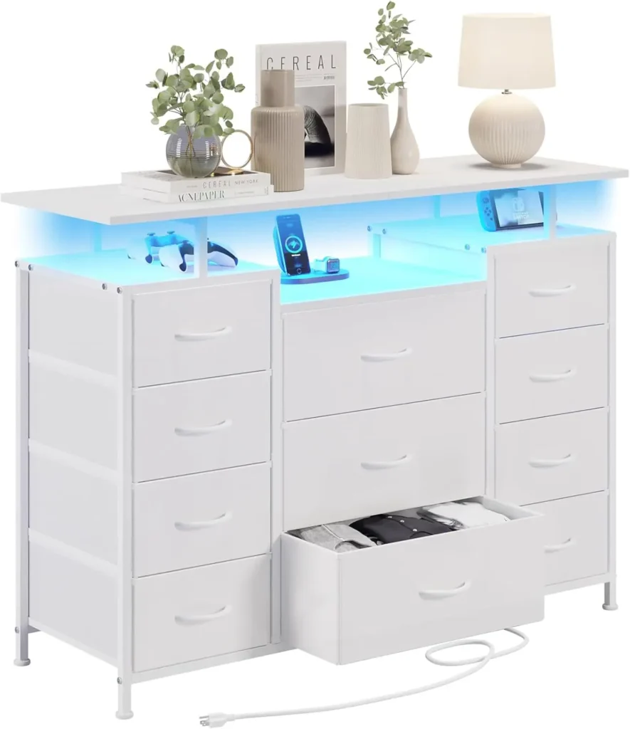 Cómoda de 11 cajones con cajones de tela, estación de carga, luces LED y estantes para organización de almacenamiento en dormitorio