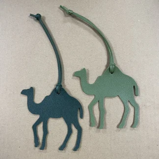 Lindo llavero de cuero Camel llavero mochila colgante Animal mujer bolso encanto Accesorios