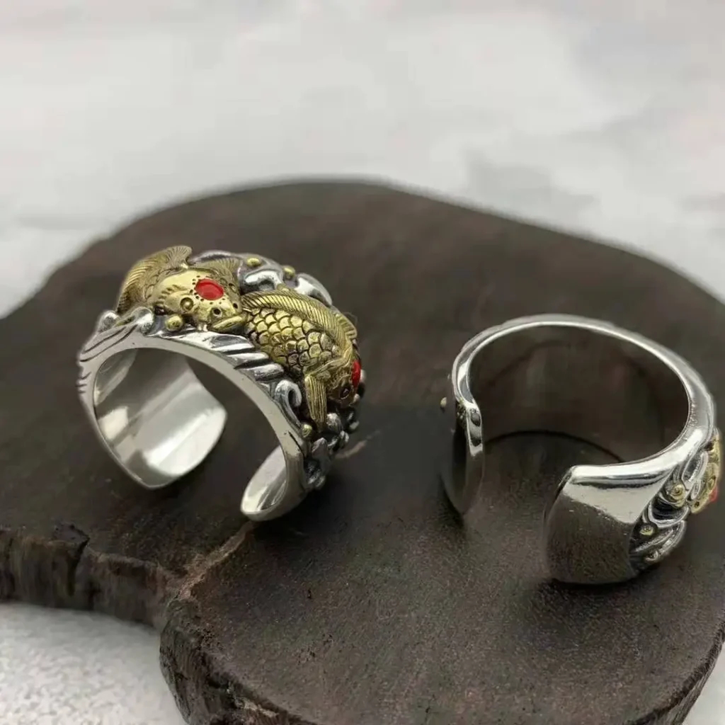 Estilo étnico, apertura clásica, plata pura, koi dorado con anillo de riqueza, cara ancha, anillo auspicioso y auspicioso, fingín de índice