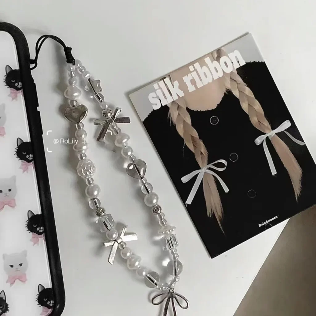 Cinta con lazo de corazón de amor para teléfono, cadena con cordón, colgante de plata para iPhone y Samsung, accesorios coreanos, regalo para niña