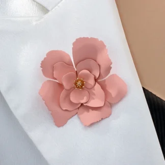 Broche de flores grandes de Metal colorido para mujer, accesorios de ropa romántica, regalos de joyería, fiesta de boda, nueva moda