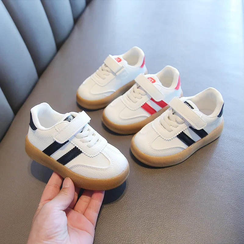 Zapatos deportivos para estudiantes, zapatos para correr con gancho y bucle de goma para niños y niñas, zapatos para correr a rayas, nueva moda 2025, zapatos de Skate para niños, suela suave, tendencia informal