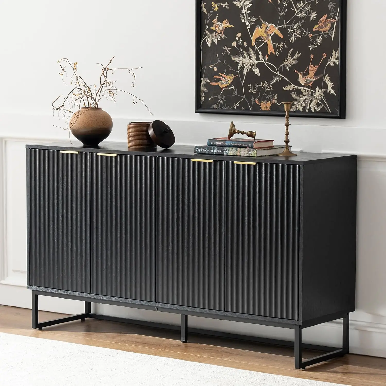 Aparador tipo buffet estriado negro con 4 puertas, gabinete de almacenamiento de cocina con acento moderno y estantes ajustables, consola Boho