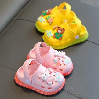 Sandalias de verano para niños, zapatillas de playa para jardín, antideslizantes, suela suave, secado rápido, zapatos con agujeros de cueva de dibujos animados, novedad de 2024