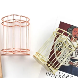 Portalápices con forma de corazón de hierro, cestas de almacenamiento para lápices, cubo para bolígrafos de escritorio, cosméticos, cepillo de acero inoxidable, accesorios de trabajo