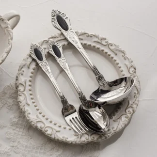 Cuchara de postre de acero inoxidable, tenedor de fruta, vajilla de té de la tarde, alivio Retro, cuchara grande para sopa, plata, cubiertos de comida para hotel