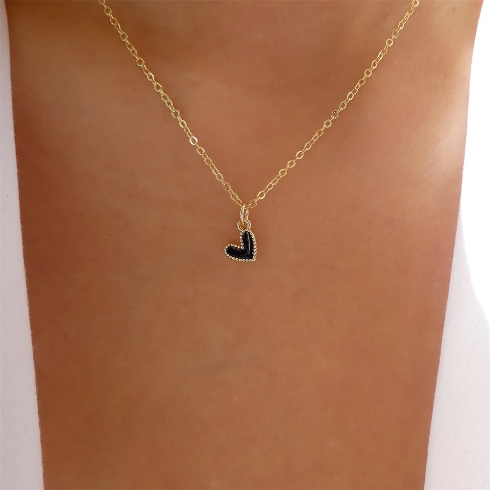 Collar de perlas con colgante de corazón de Color Simple para mujeres y niñas, gargantilla de cadena con placa dorada a la moda, joyería de nueva tendencia 2023