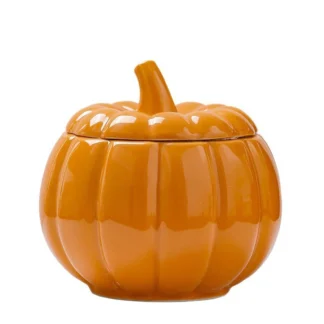 Almacenamiento doméstico de vacaciones con forma de calabaza y caramelo alegre naranja, puede simbolizar la fortuna, almacenamiento doméstico para el hogar