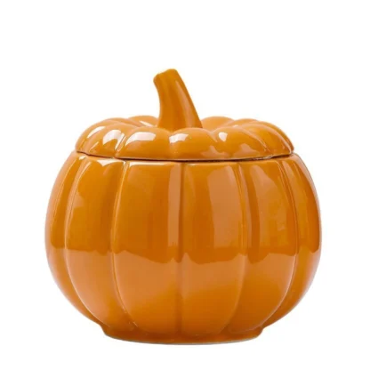 Almacenamiento doméstico de vacaciones con forma de calabaza y caramelo alegre naranja, puede simbolizar la fortuna, almacenamiento doméstico para el hogar