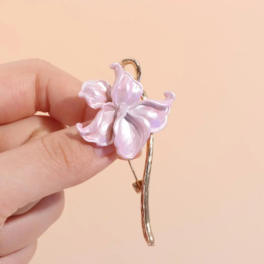 Broche de flor brillante de aleación pequeña y fresca, ramillete antideslumbrante de esmalte tridimensional, regalo de cumpleaños