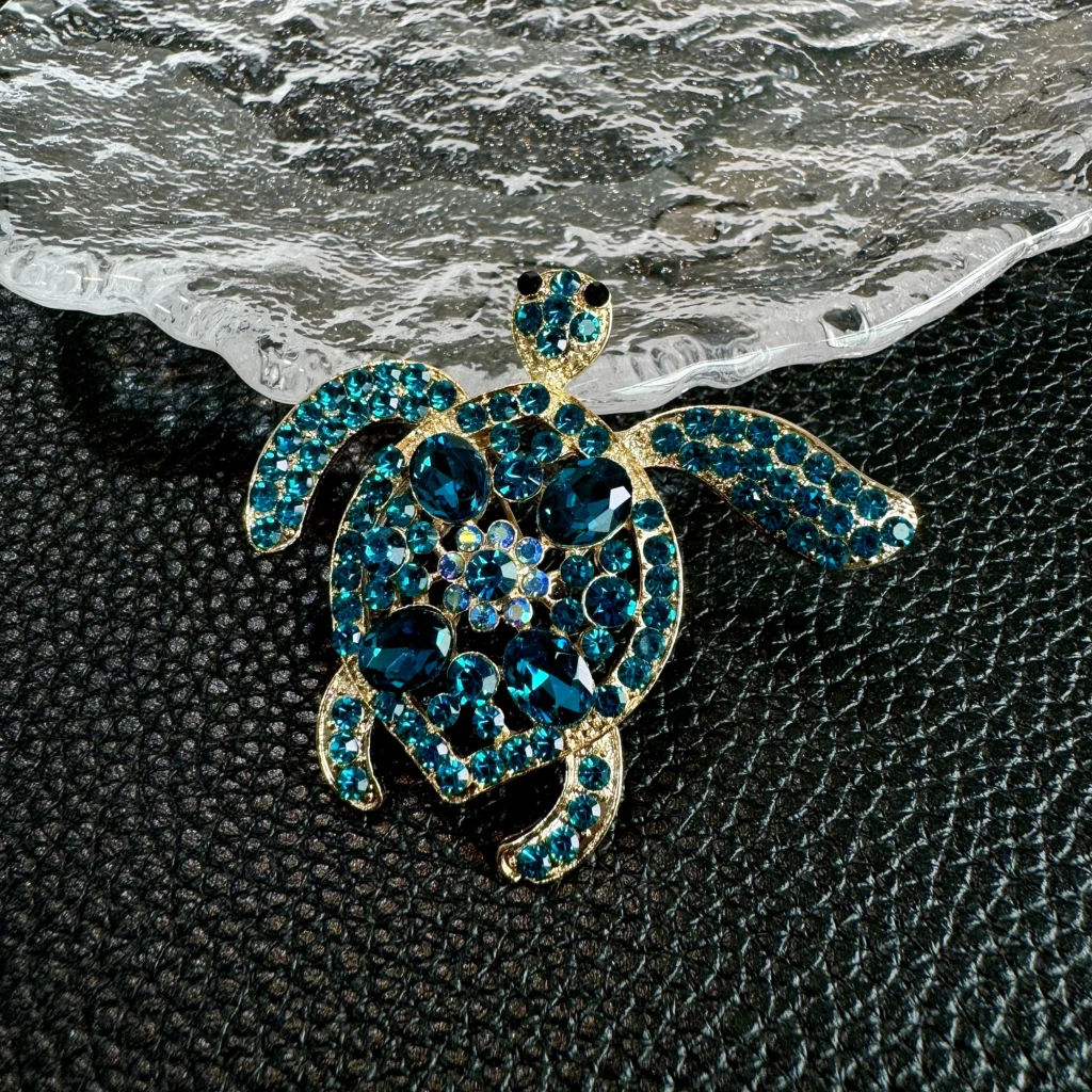 Broche de tortuga marina con diamantes de imitación azules para mujer y hombre, alfileres de solapa, broche de traje de abrigo, accesorios de joyería de lujo, regalo de moda