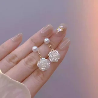 Tendencia nueva flor de Camelia pendiente de perla de imitación temperamento femenino pendientes de rosa blanca de moda para mujeres regalos de joyería de moda