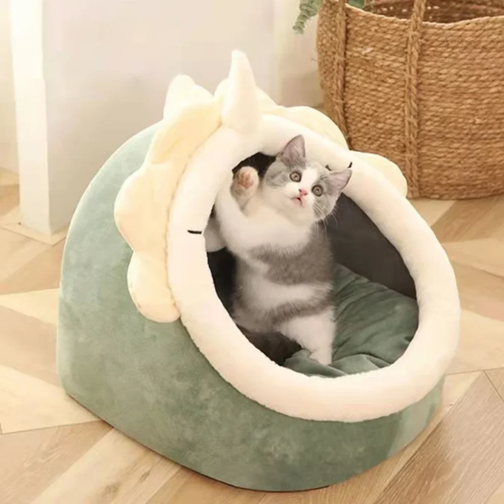 Linda cama para gatos en forma de huevo con juguetes colgantes, relleno de alta resistencia, perfecta para gatos para descansar y jugar