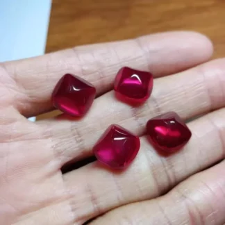 Paloma de corindón rojo, torre de azúcar de rubí rojo, juego de piedras de color plano liso cuadrado, anillo, piedra principal