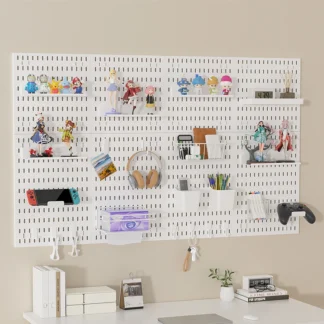 Estantería de pared para juegos con ganchos y soportes de exhibición. Plástico, ideal para almacenamiento de oficina.
