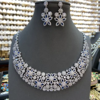 Conjunto de pendientes y collar nupcial de circonita con flores de lujo para mujer 2024