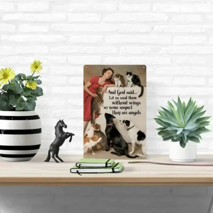 Un letrero de jardín de hierro retro, 8.0 x 12.0 in, diseño de estilo campestre, una mujer en un vestido rojo rodeado por un grupo de gatos