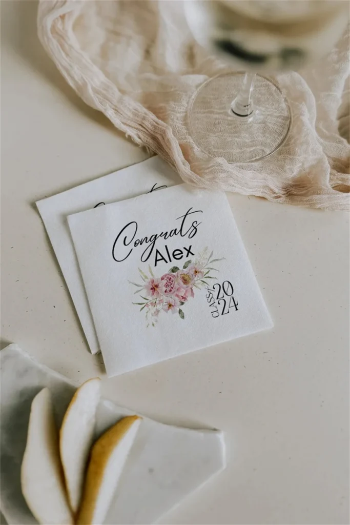 Servilletas de graduación con estampado Floral, servilletas personalizadas de clase de 2024, decoración de mesa de fiesta de graduación, 50 piezas