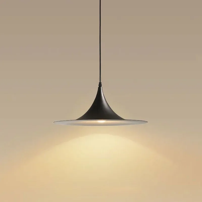 Platillo volador minimalista, candelabro de habitación de comedor de un solo cabezal, moderno, sencillo, nórdico, para dormitorio, estudio, cafetería, bar, blanco y negro