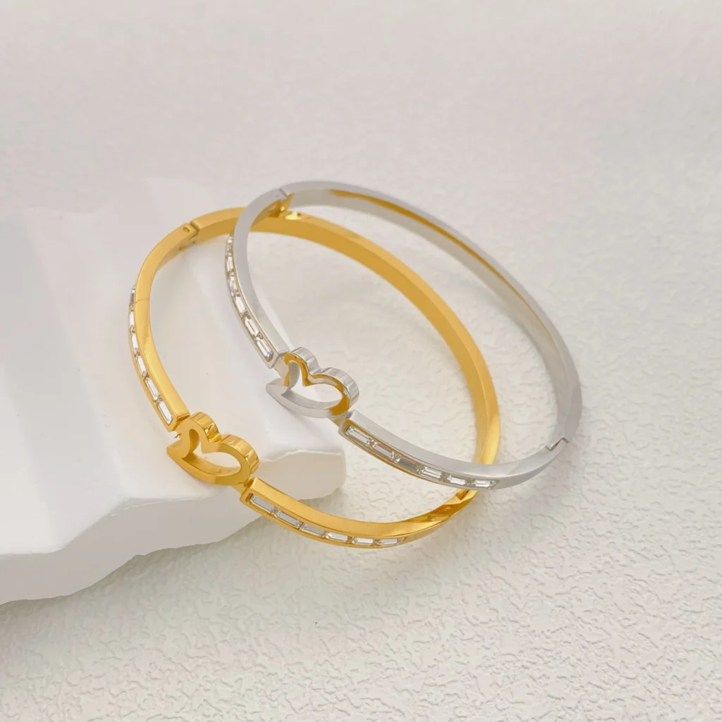 Brazaletes de corazón de acero inoxidable para mujer, pulsera de Metal de Color dorado y plateado, joyería de moda