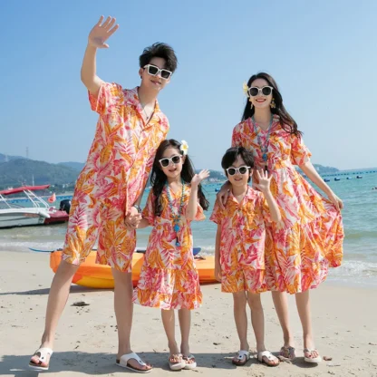 Ropa de playa a juego para la familia, atuendo de dos piezas para pareja, aspecto de Vacaciones, Vestidos para hija y madre, camisas de mar para hijo y padre