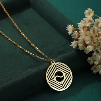 Kinitial-colgante de Mandala de Yin Yang para mujer, joyería espiritual, collar delicado de acero inoxidable