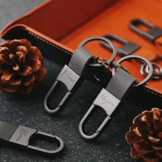 Llavero minimalista, llavero con nombre inicial grabado personalizado, llavero de cuero personalizado, regalo creativo de amistad para pareja 2025