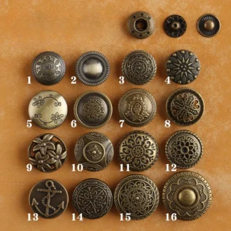 Las hebillas de cuatro bucles de estilo Retro se utilizan para ropa de tela de parquet de cuero hecha a mano, botones de forma especial