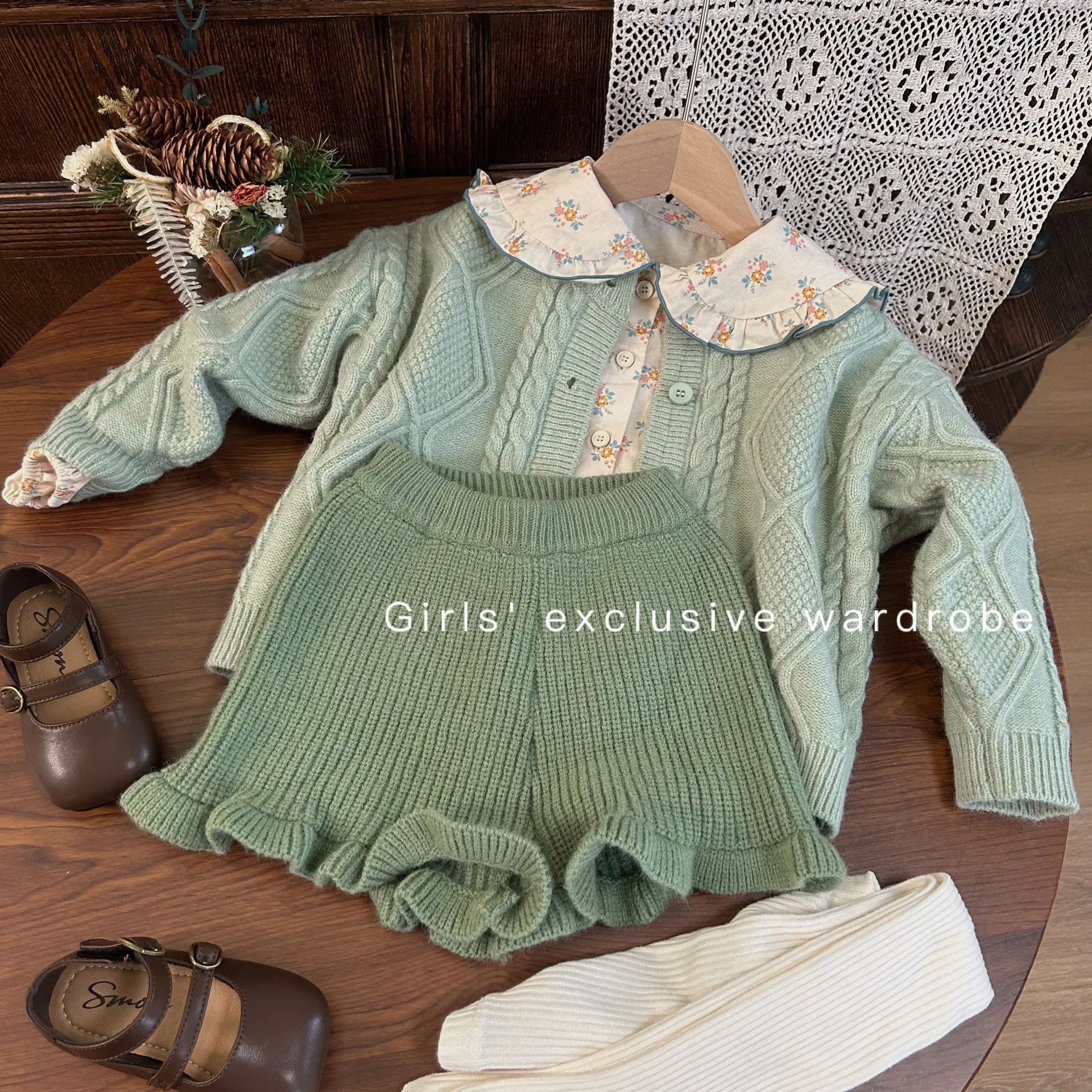 Ropa para niños versión coreana, nuevo artículo de otoño 2025, cárdigan de punto fresco para niñas, camisa con solapa Floral, conjunto de pantalones cortos de hilo