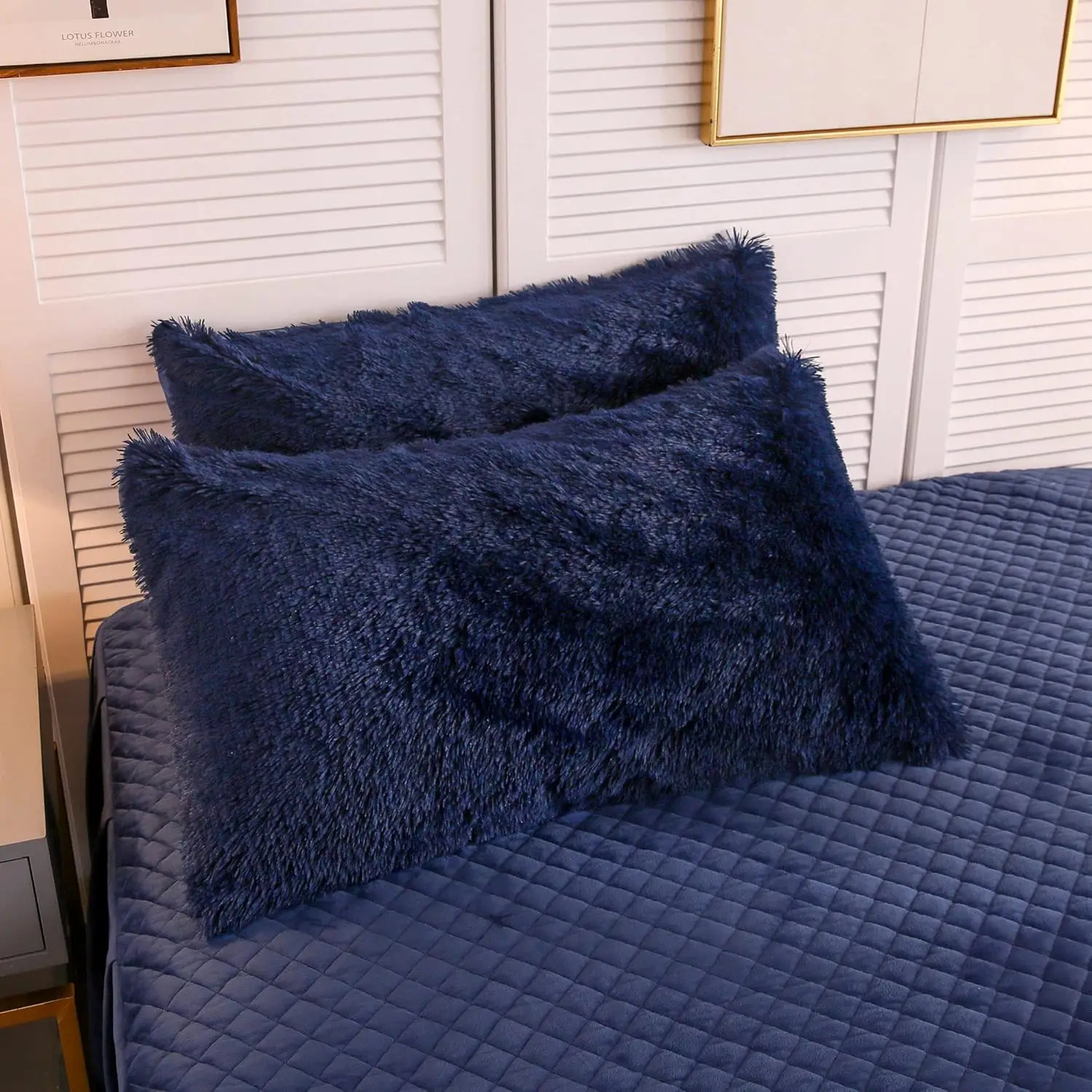 Fundas de almohada de felpa peludas de color azul real de 2 Pa, fundas de almohada decorativas esponjosas de 20 "X 36" con cierre de cremallera para