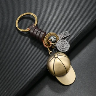 Llaveros creativos populares europeos y americanos, pequeños regalos para hombres y mujeres, gorras de béisbol de aleación de bronce, piel de vaca tejida retro