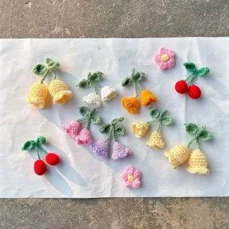 Regalos, colgante de fresa tejido de lana, llavero de fresa rosa, rojo, amarillo, colgante de hoja de flor hecho a mano para mujer