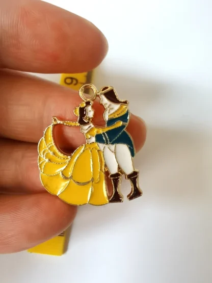 Disney 10 Uds. Colgante de princesa, pendientes esmaltados de Metal, llavero DIY, collar, colgante, pulsera, accesorios de joyería hechos a mano