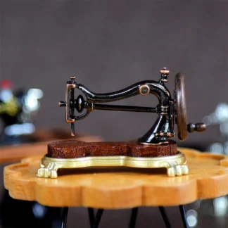 Máquina de coser en miniatura para casa de muñecas, muebles Retro, modelo de decoración del hogar, accesorios para casa de muñecas, 1 Uds., 1:12