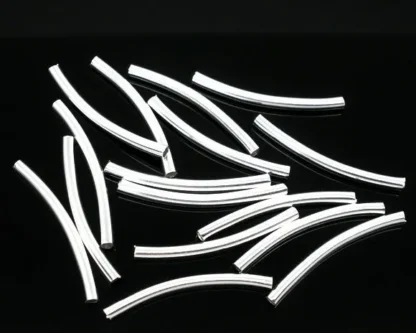 100 Uds. Cuentas espaciadoras de tubo, dijes de cobre chapados en plata, curva suave, joyería DIY, componente de búsqueda de 2,5x30mm